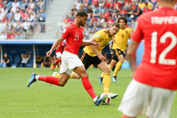 靠在电梯的 靠在电梯的